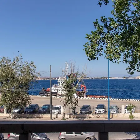 公寓 Teatro Sullo Stretto 墨西拿